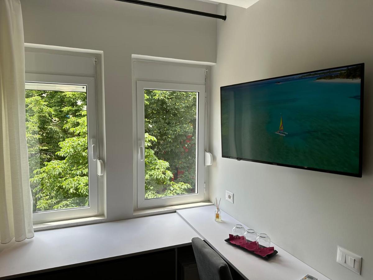 Soin Rooms Тирана Екстер'єр фото