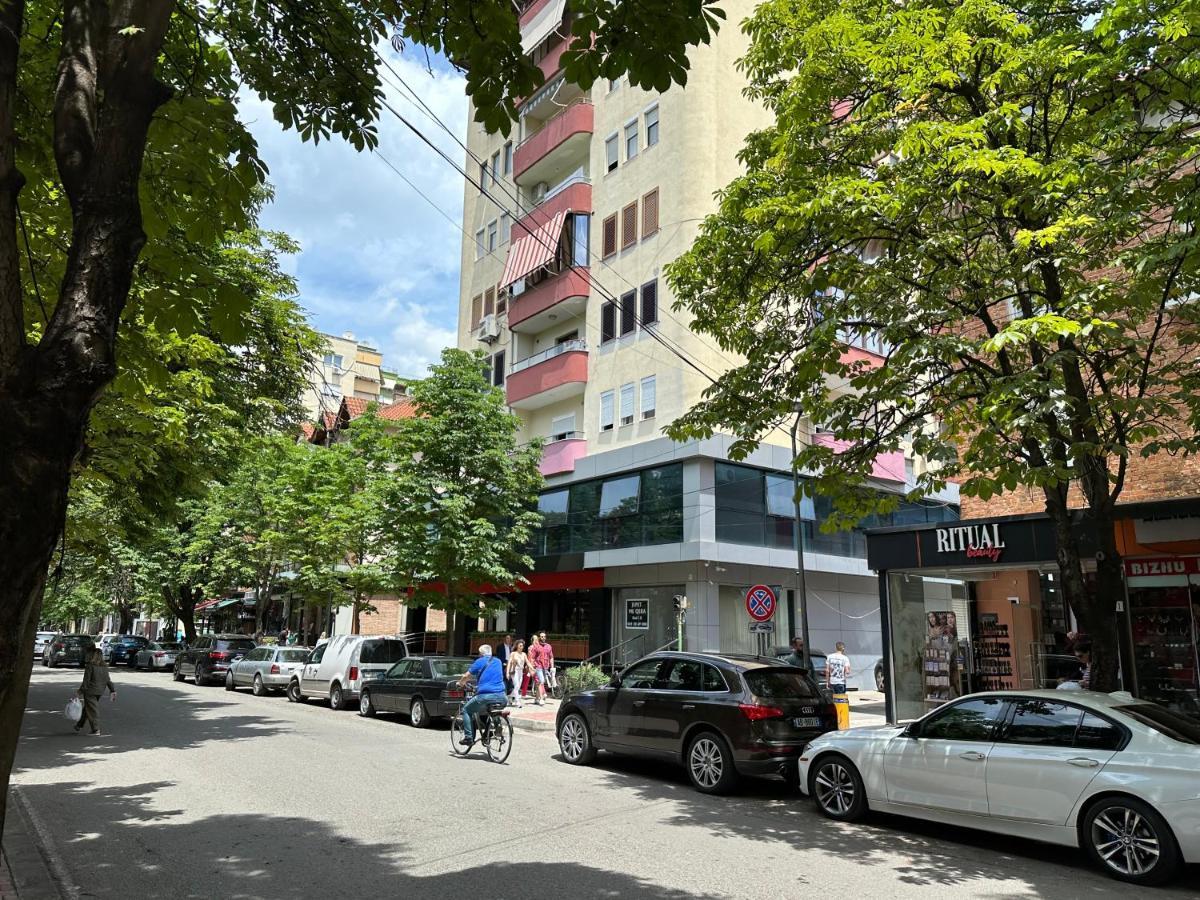 Soin Rooms Тирана Екстер'єр фото