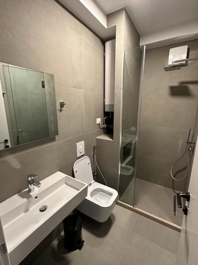Soin Rooms Тирана Екстер'єр фото