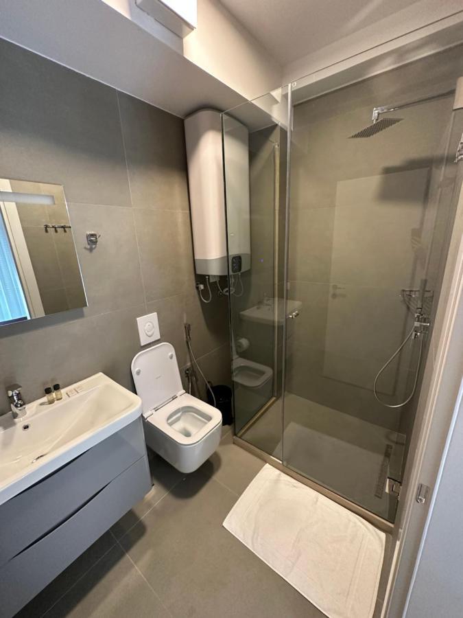 Soin Rooms Тирана Екстер'єр фото