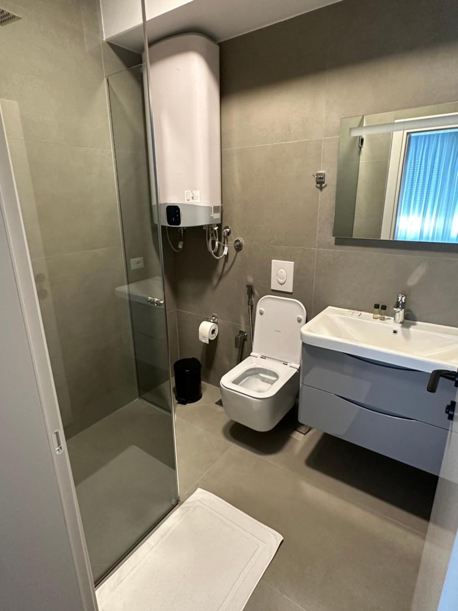 Soin Rooms Тирана Екстер'єр фото